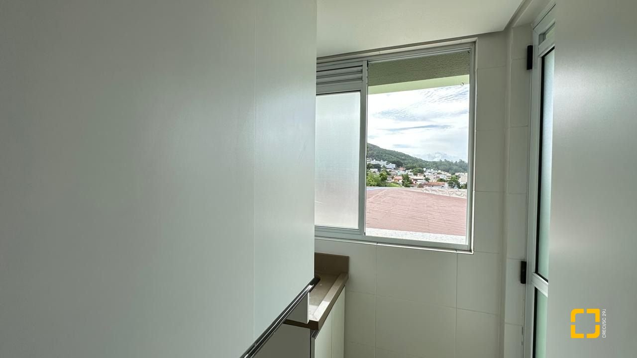 Apartamento com 68m², 4 quartos (sendo 2 suítes), 1 garagem, no bairro Trindade em Florianópolis