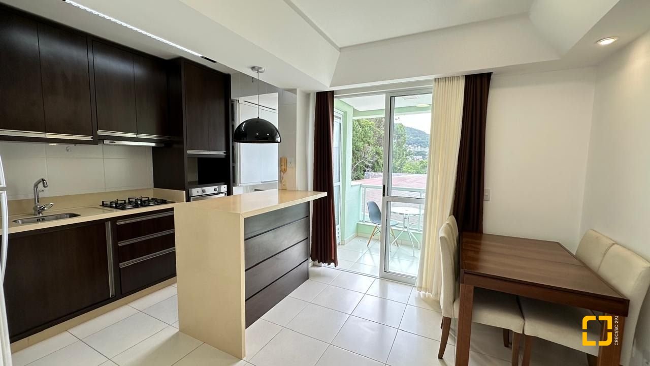 Apartamento com 68m², 4 quartos (sendo 2 suítes), 1 garagem, no bairro Trindade em Florianópolis