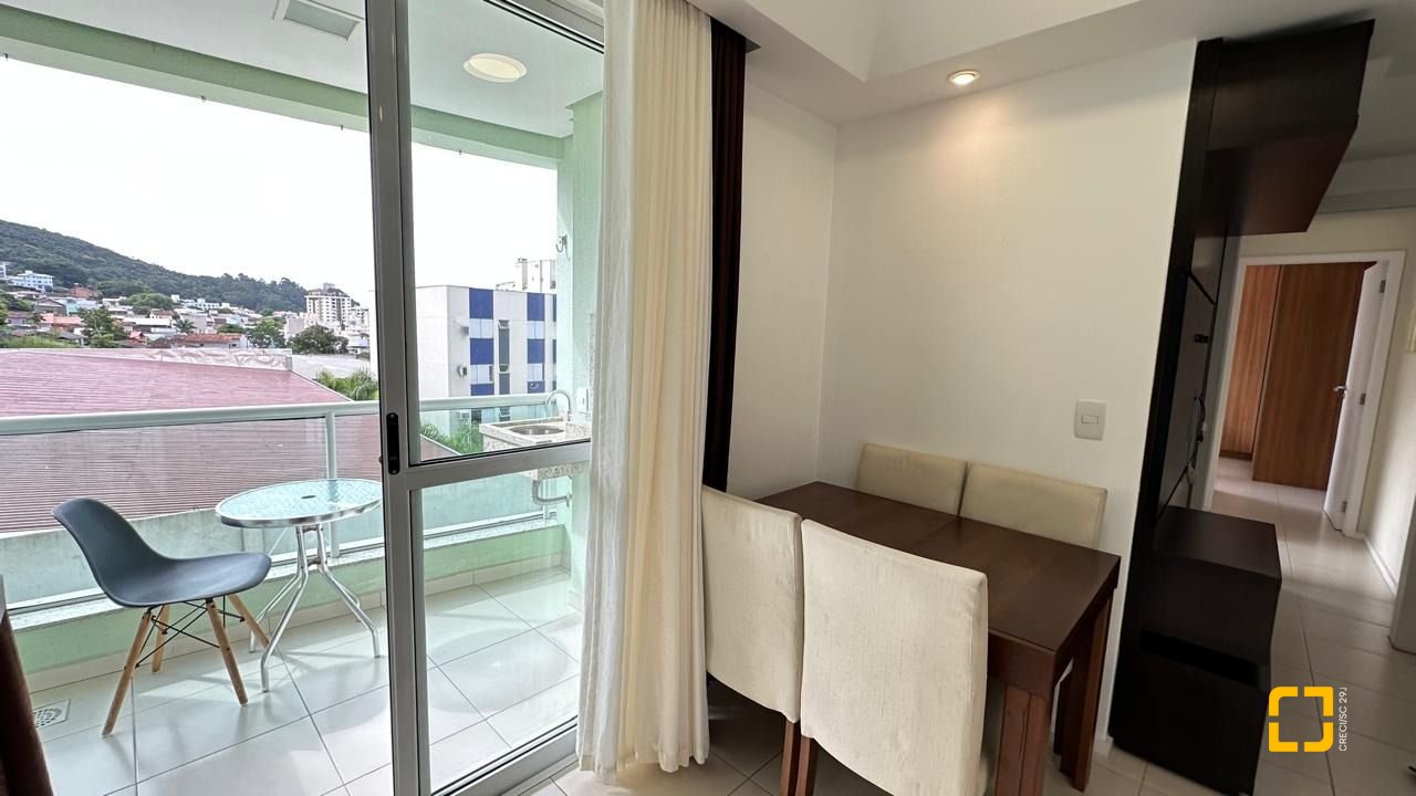 Apartamento com 68m², 4 quartos (sendo 2 suítes), 1 garagem, no bairro Trindade em Florianópolis