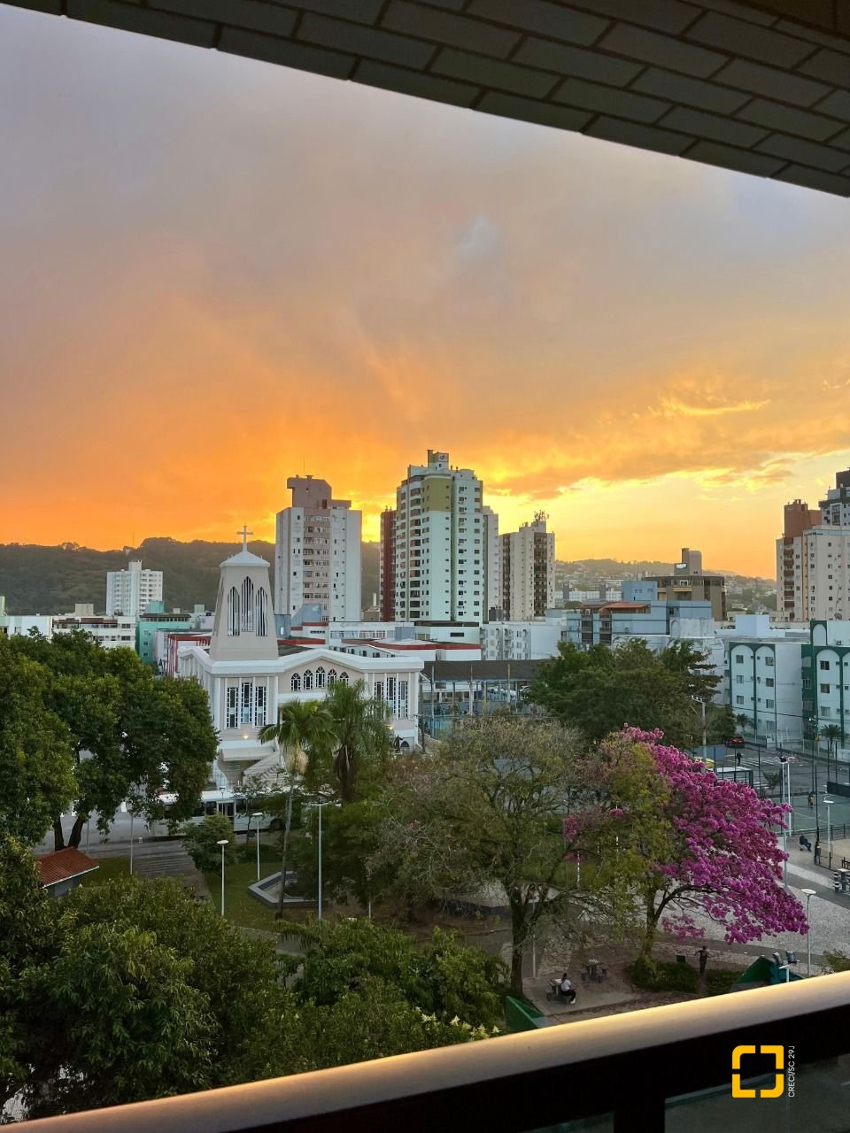 Apartamento com 116m², 6 quartos (sendo 3 suítes), 2 garagens, no bairro Kobrasol em São José