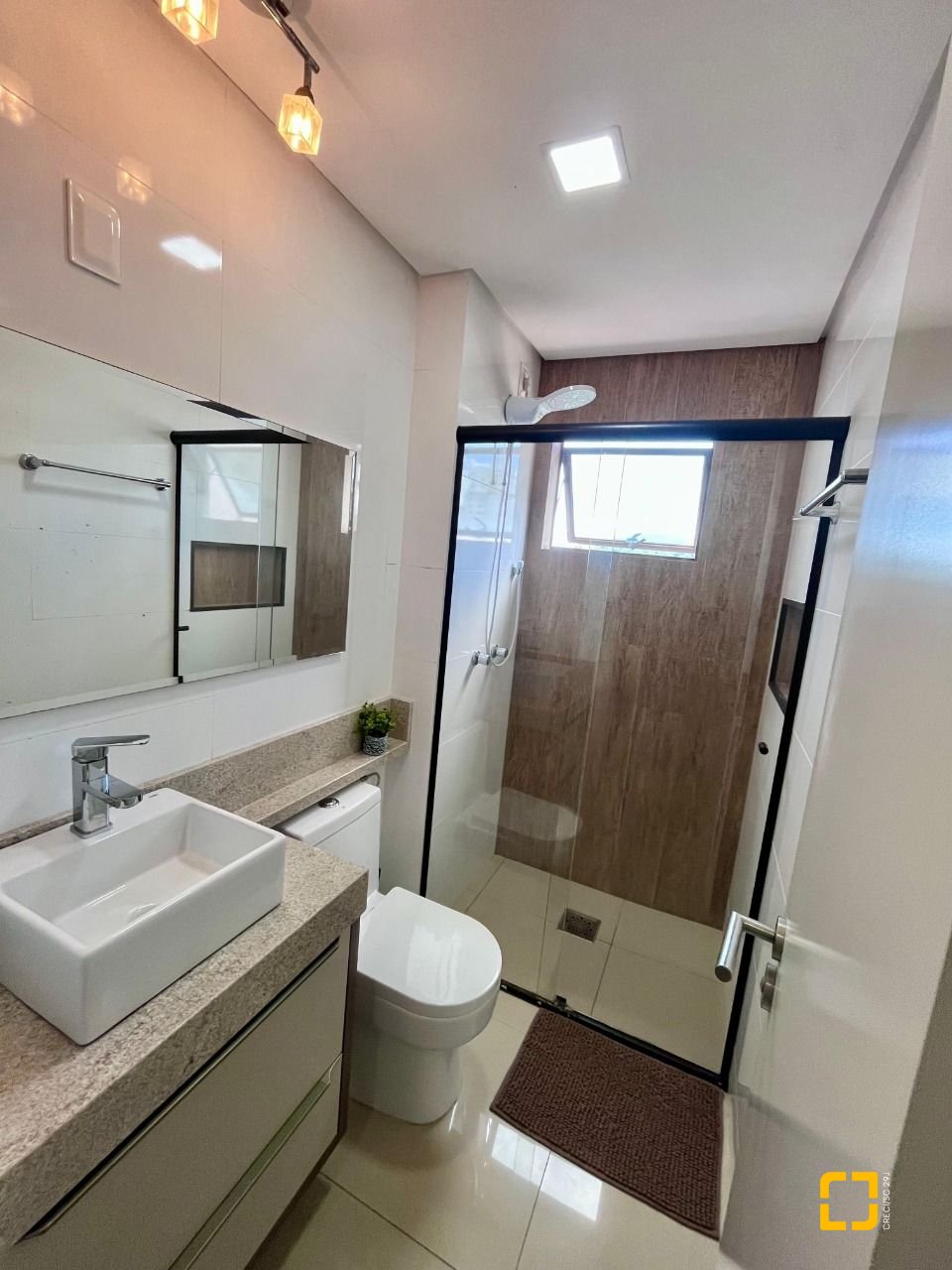 Apartamento com 116m², 6 quartos (sendo 3 suítes), 2 garagens, no bairro Kobrasol em São José