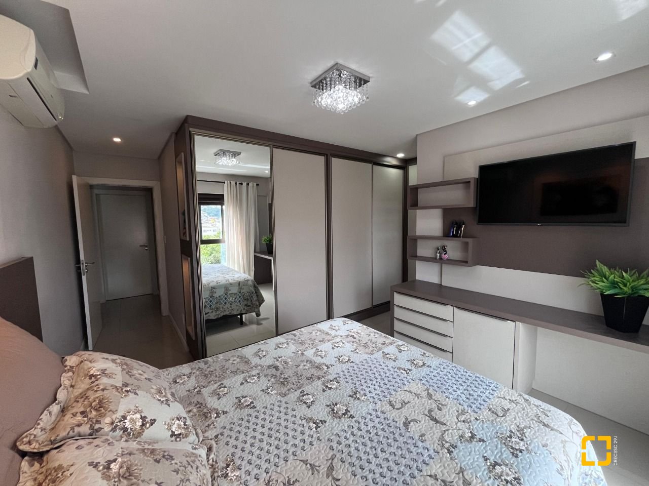 Apartamento com 116m², 6 quartos (sendo 3 suítes), 2 garagens, no bairro Kobrasol em São José