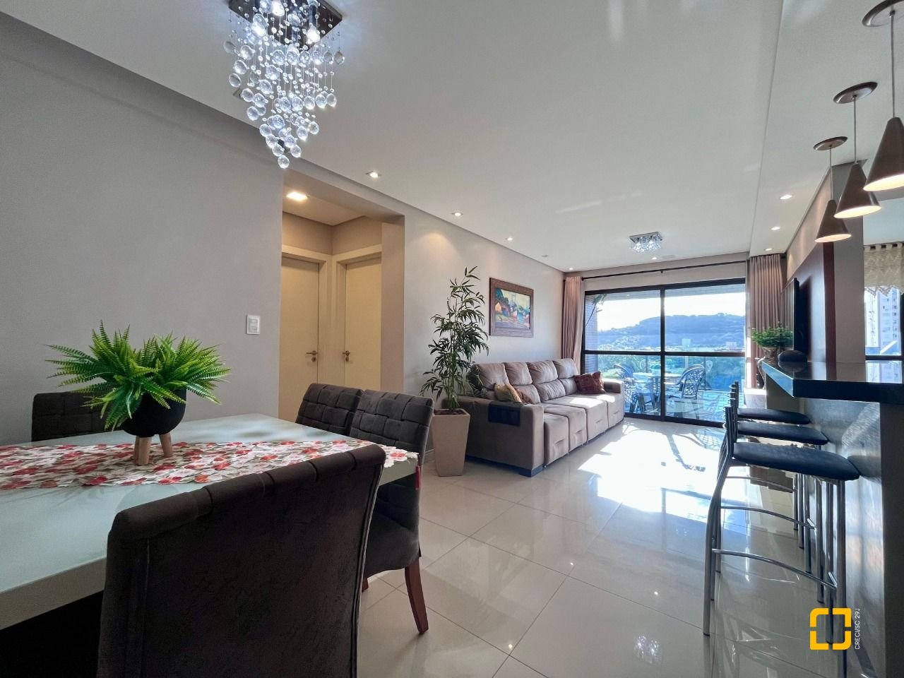 Apartamento com 116m², 6 quartos (sendo 3 suítes), 2 garagens, no bairro Kobrasol em São José