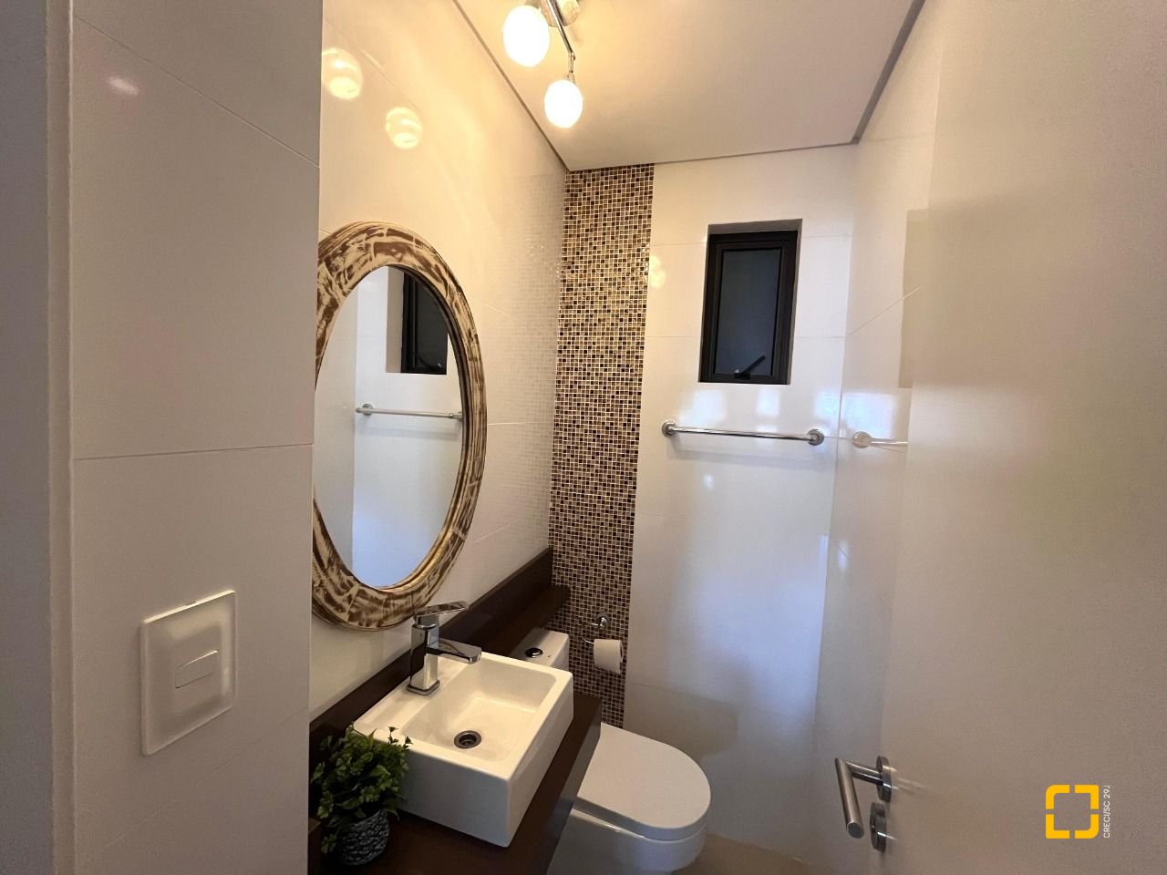 Apartamento com 116m², 6 quartos (sendo 3 suítes), 2 garagens, no bairro Kobrasol em São José