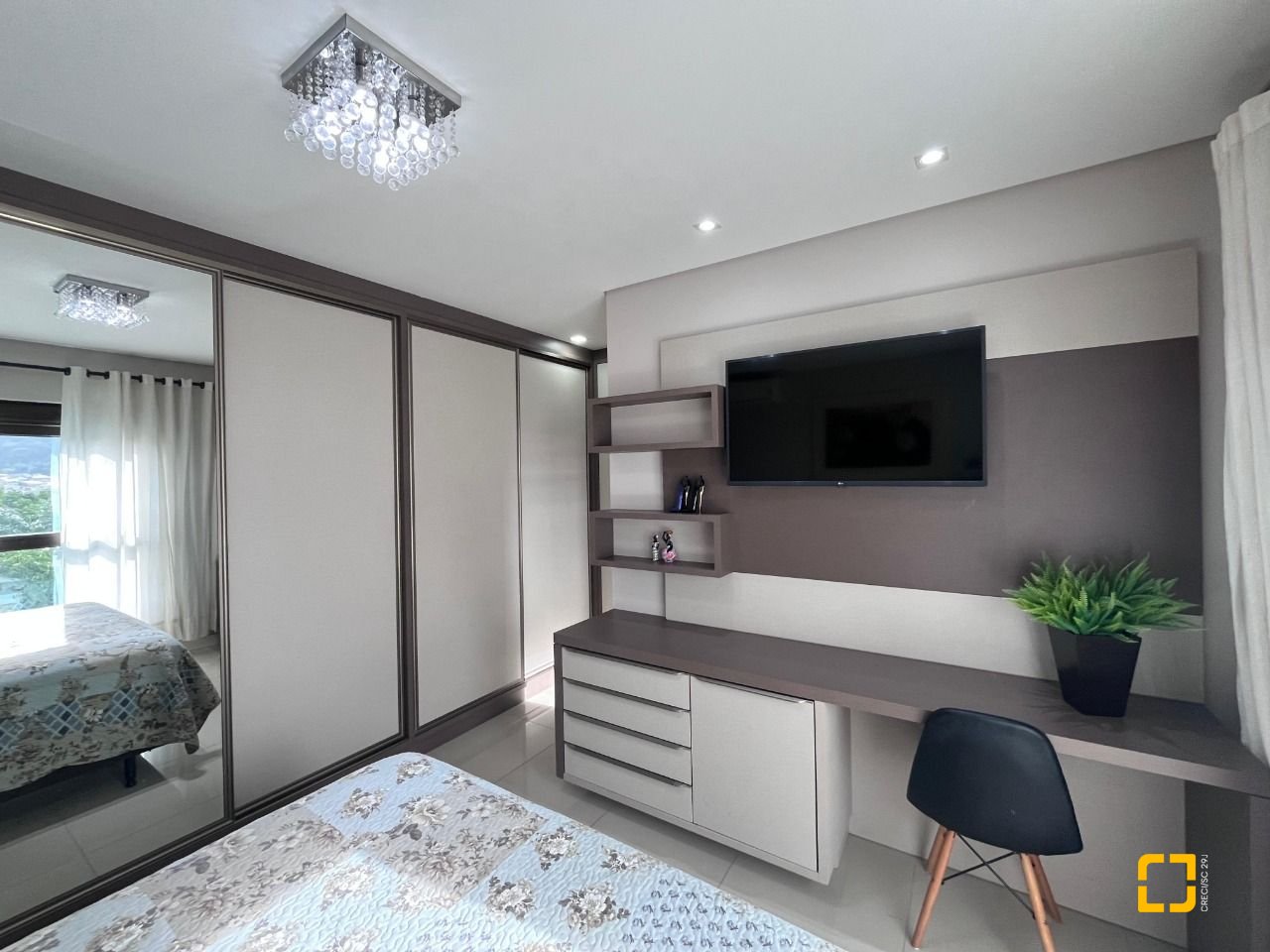 Apartamento com 116m², 6 quartos (sendo 3 suítes), 2 garagens, no bairro Kobrasol em São José