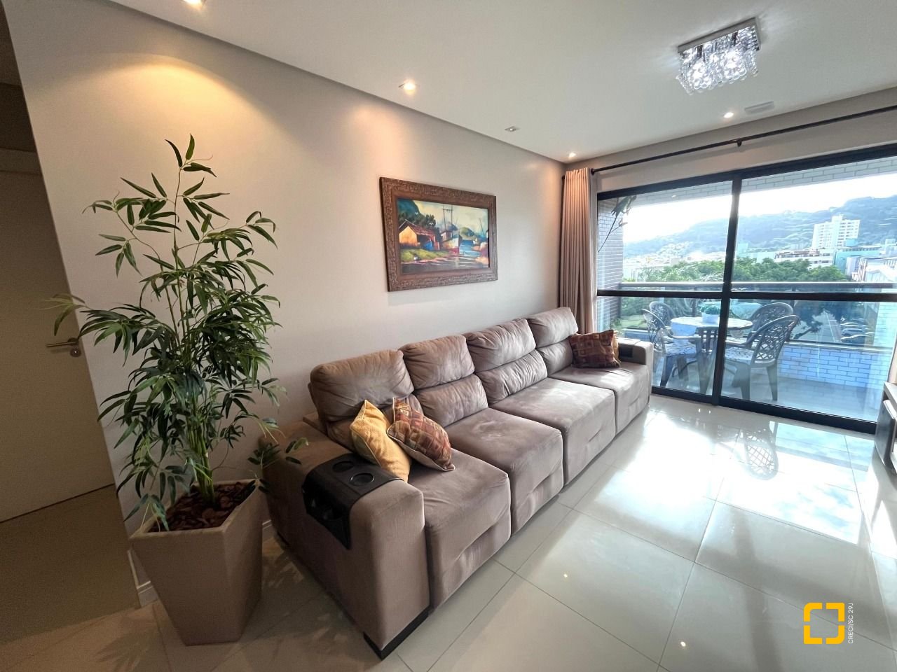 Apartamento com 116m², 6 quartos (sendo 3 suítes), 2 garagens, no bairro Kobrasol em São José