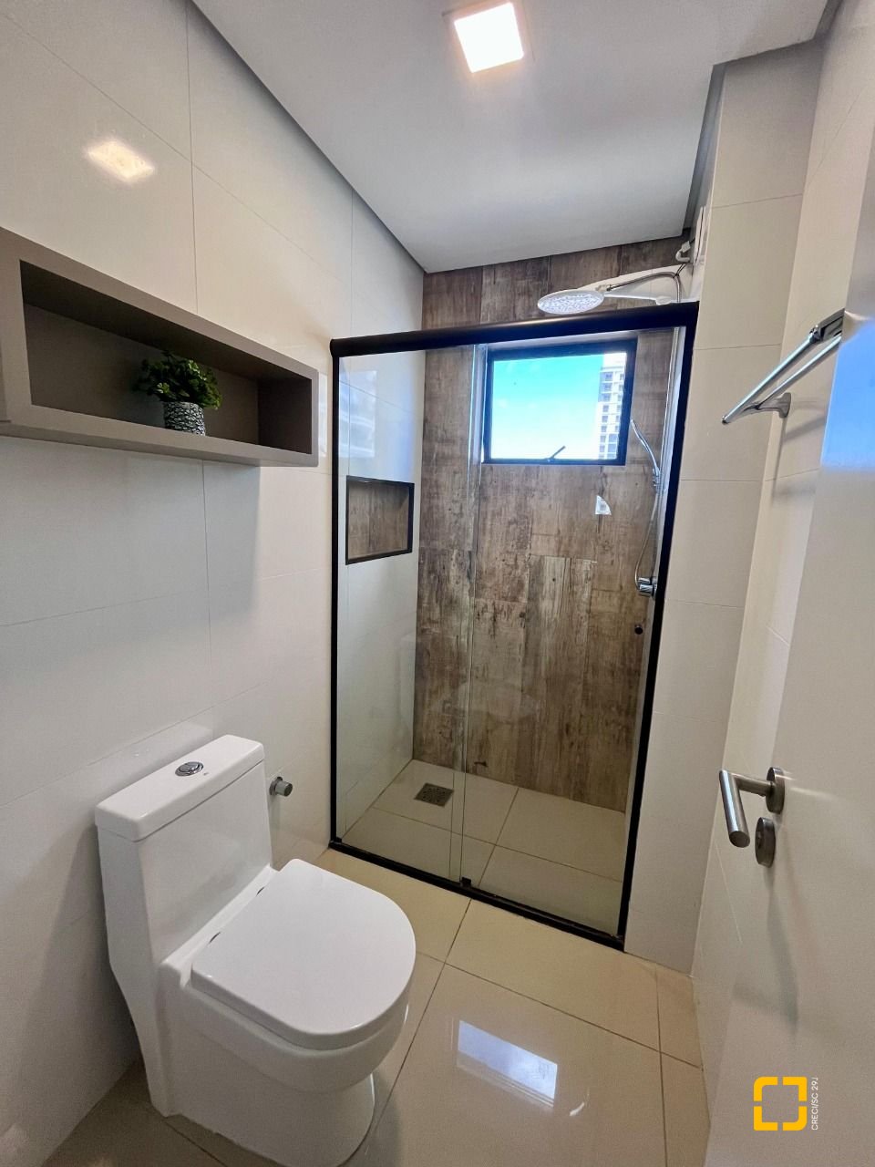 Apartamento com 116m², 6 quartos (sendo 3 suítes), 2 garagens, no bairro Kobrasol em São José