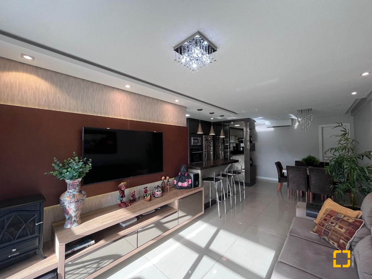 Apartamento com 116m², 6 quartos (sendo 3 suítes), 2 garagens, no bairro Kobrasol em São José