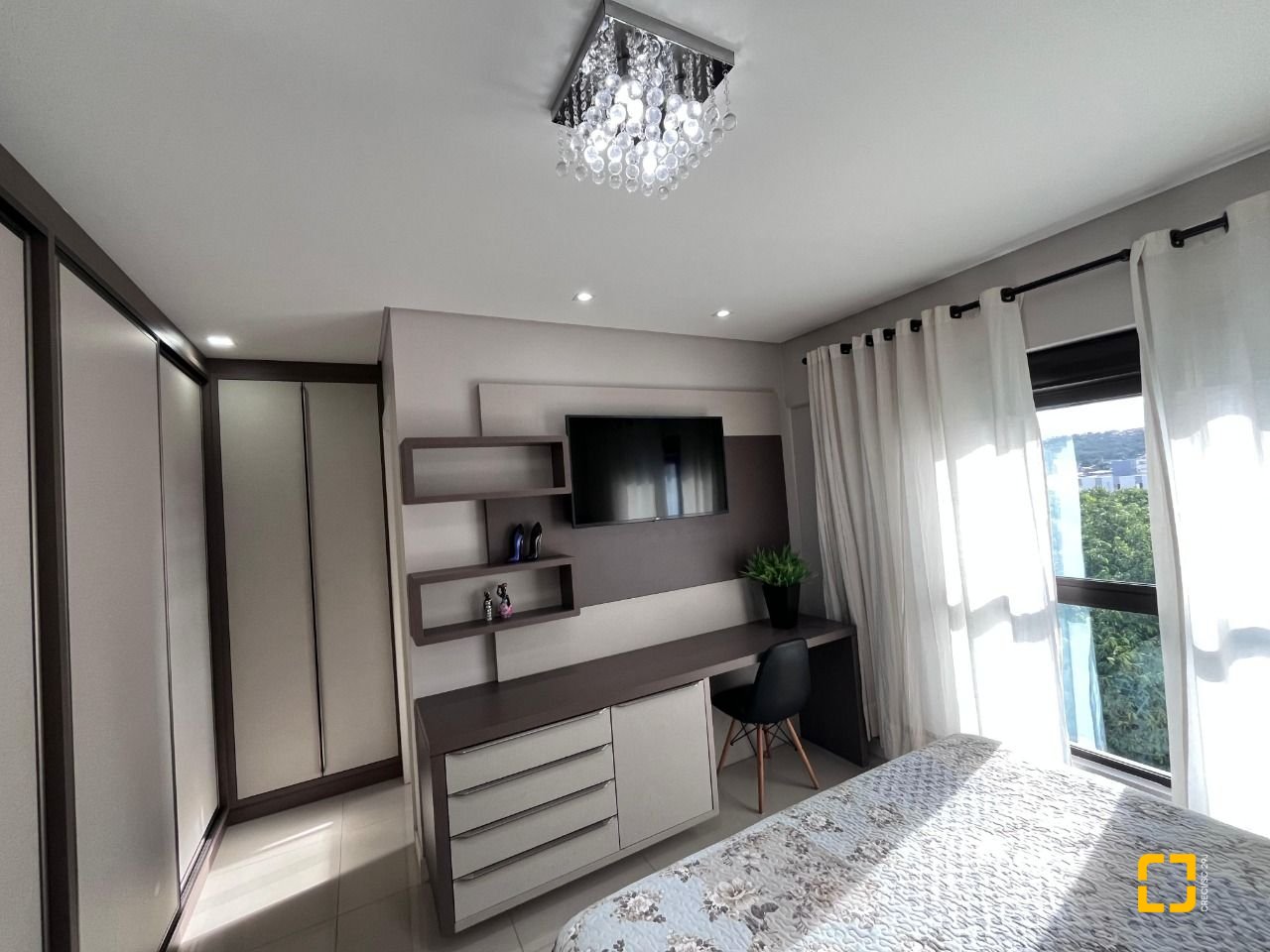 Apartamento com 116m², 6 quartos (sendo 3 suítes), 2 garagens, no bairro Kobrasol em São José
