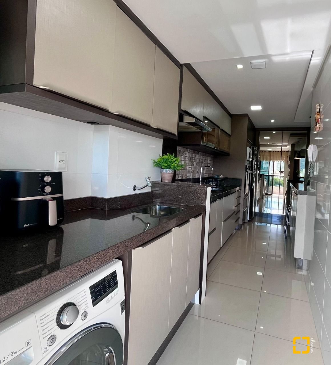 Apartamento com 116m², 6 quartos (sendo 3 suítes), 2 garagens, no bairro Kobrasol em São José