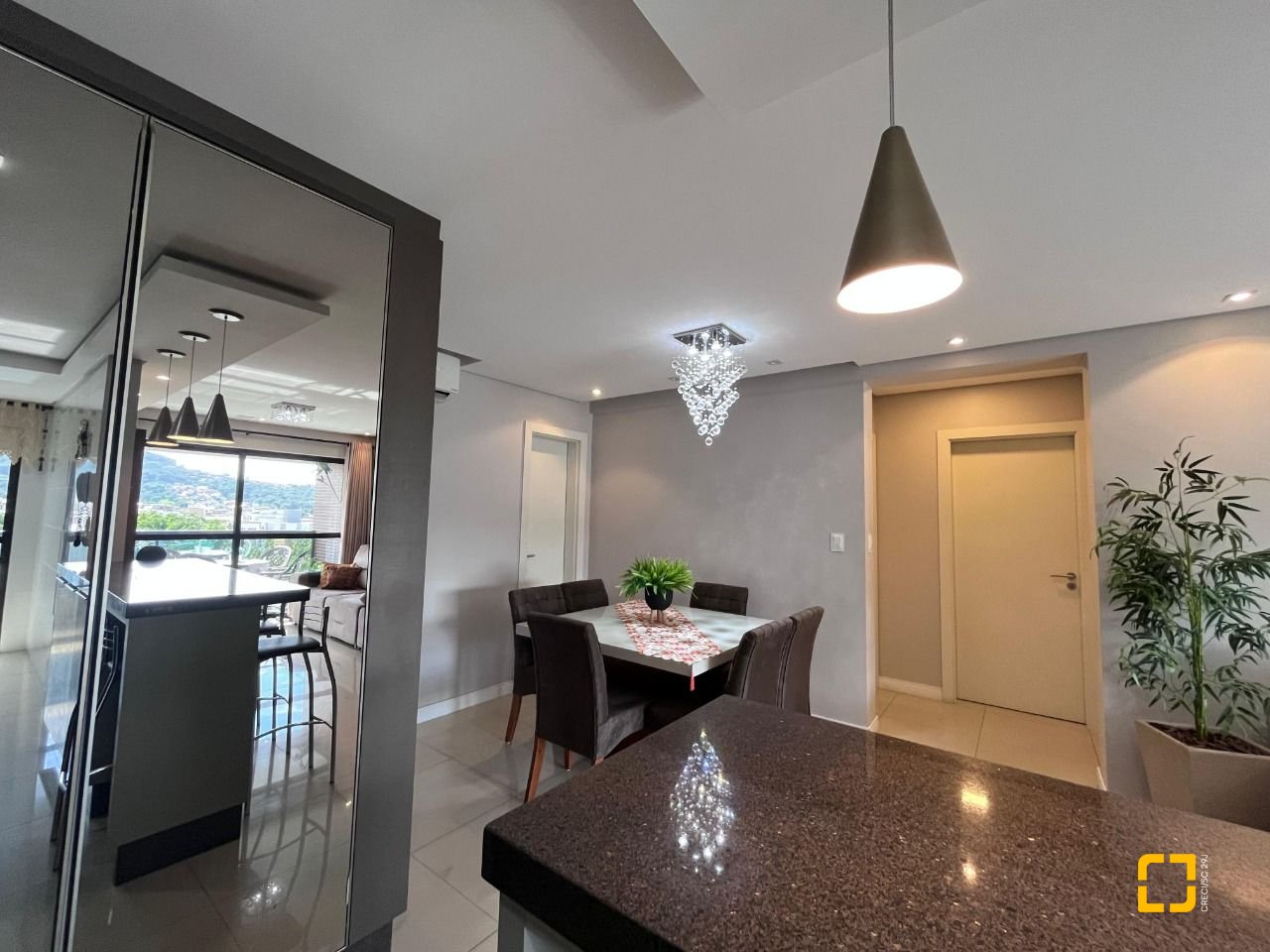 Apartamento com 116m², 6 quartos (sendo 3 suítes), 2 garagens, no bairro Kobrasol em São José