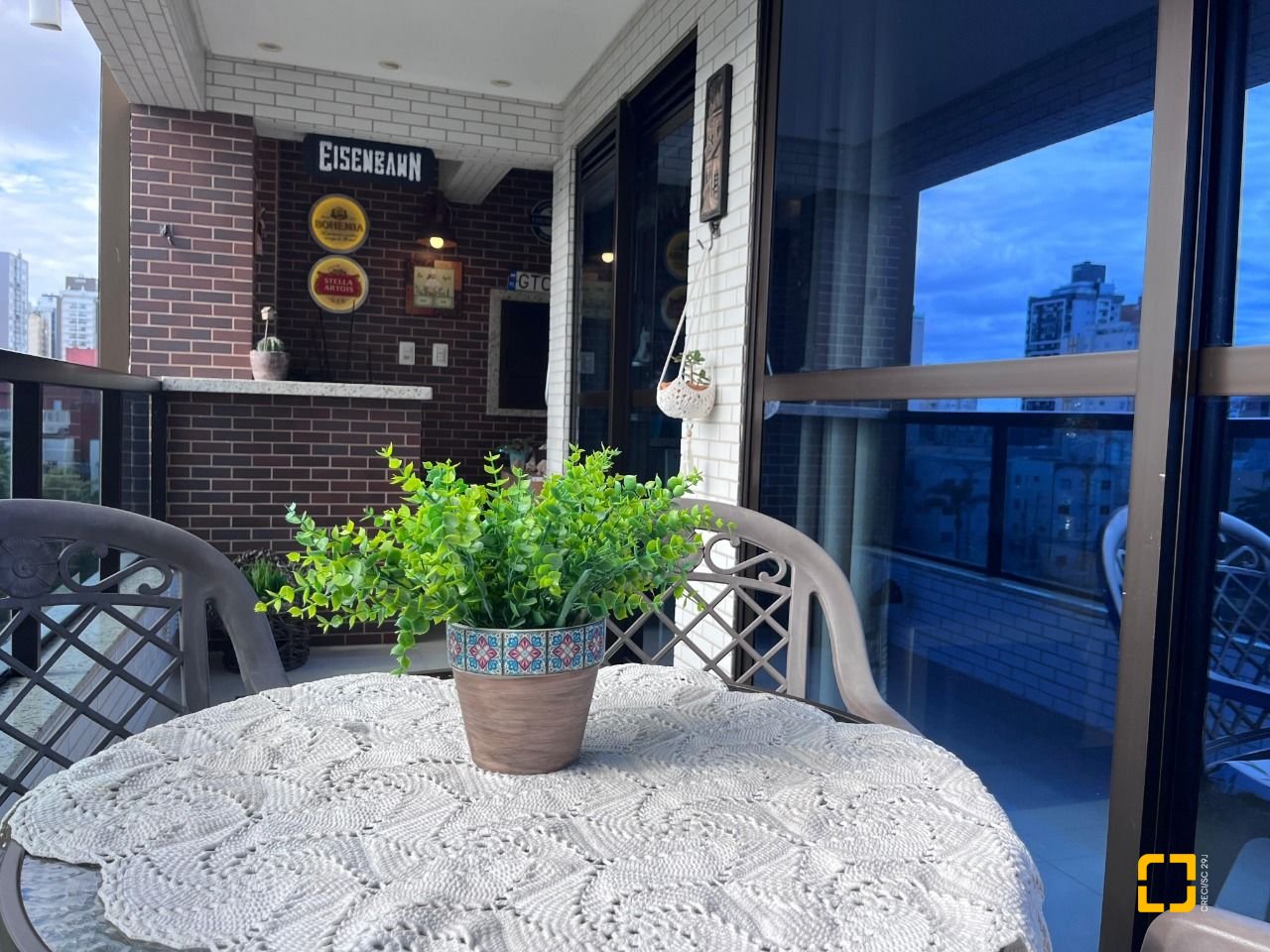 Apartamento com 116m², 6 quartos (sendo 3 suítes), 2 garagens, no bairro Kobrasol em São José