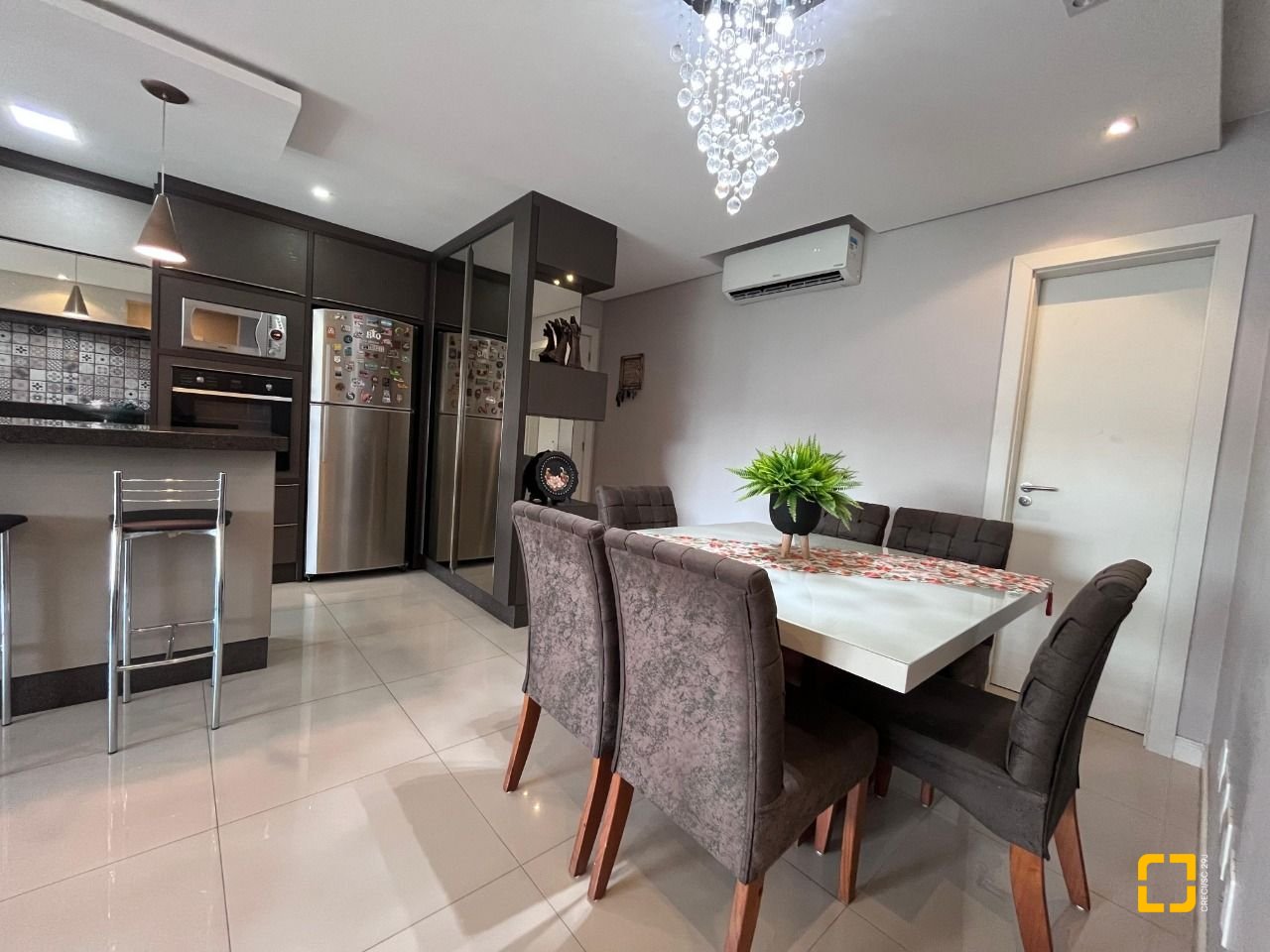 Apartamento com 116m², 6 quartos (sendo 3 suítes), 2 garagens, no bairro Kobrasol em São José