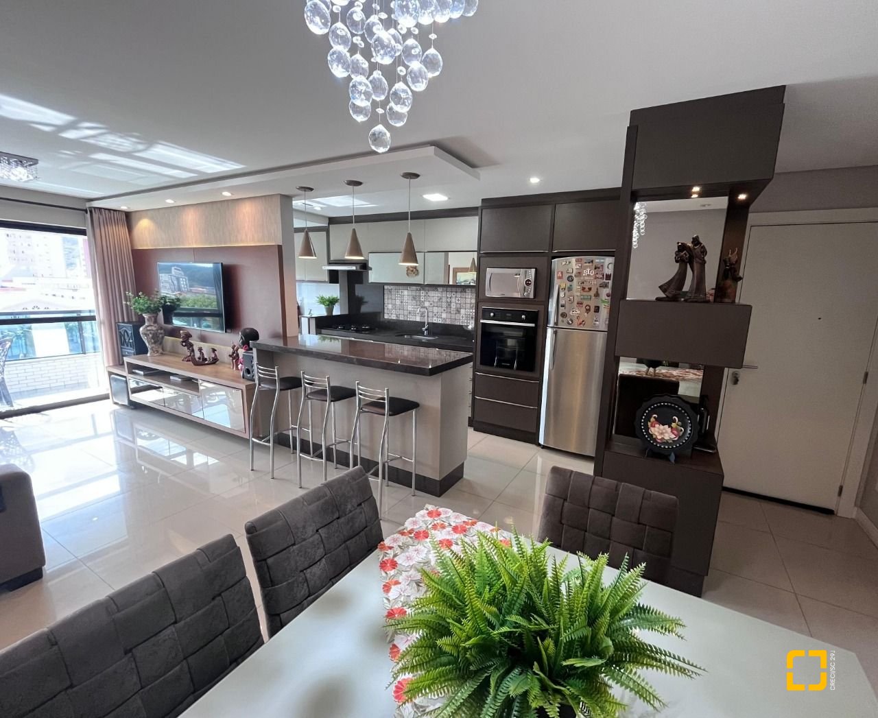 Apartamento com 116m², 6 quartos (sendo 3 suítes), 2 garagens, no bairro Kobrasol em São José