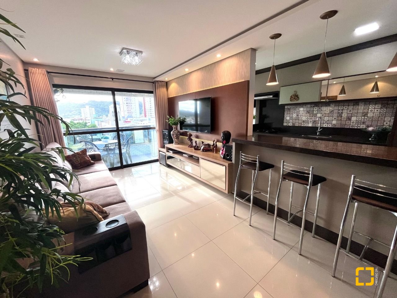 Apartamento com 116m², 6 quartos (sendo 3 suítes), 2 garagens, no bairro Kobrasol em São José