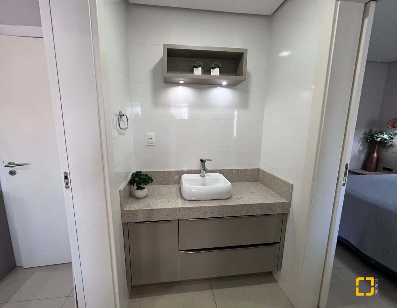 Apartamento com 116m², 6 quartos (sendo 3 suítes), 2 garagens, no bairro Kobrasol em São José