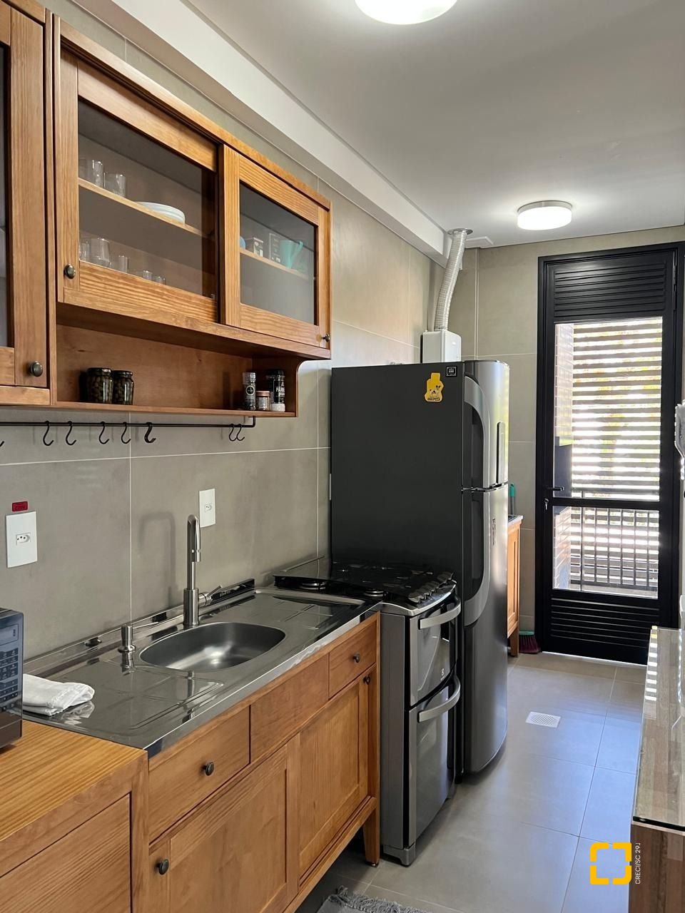 Apartamento com 103m², 3 quartos (sendo 1 suíte), 2 garagens, no bairro Lagoa da Conceição em Florianópolis