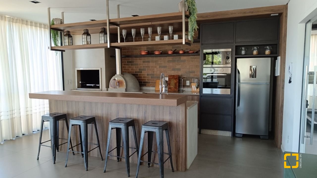 Apartamento com 103m², 3 quartos (sendo 1 suíte), 2 garagens, no bairro Lagoa da Conceição em Florianópolis