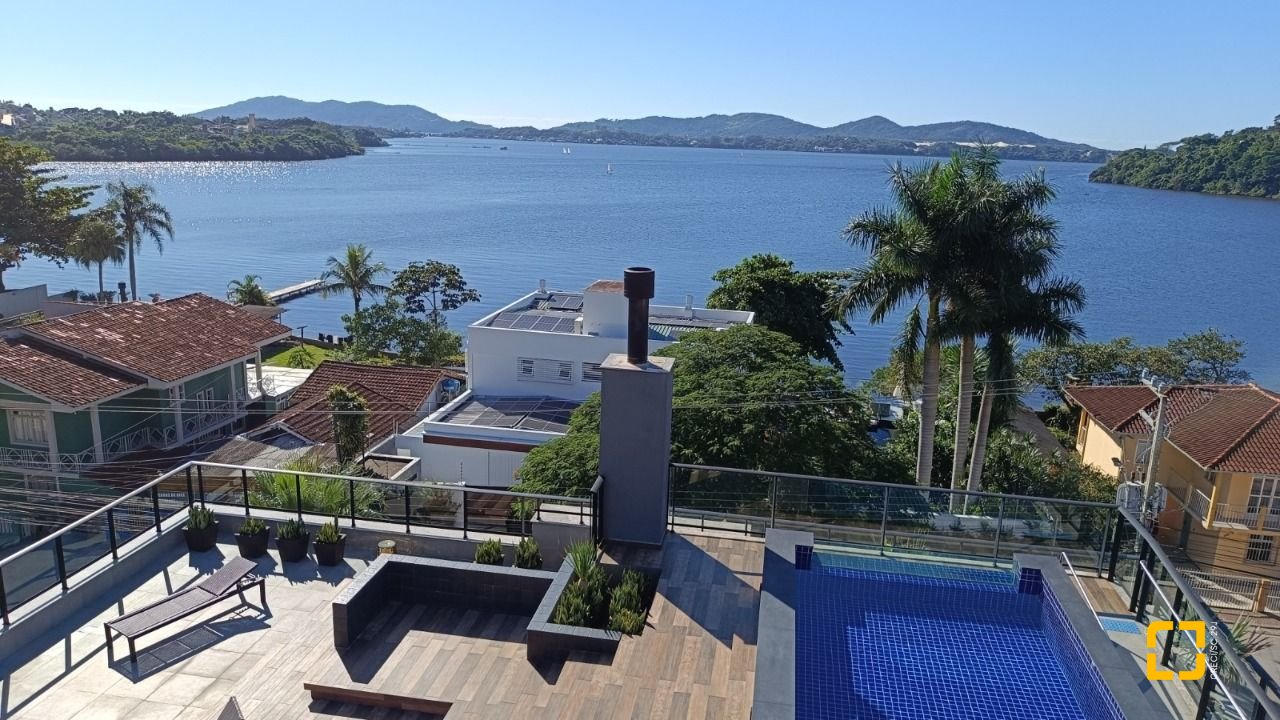 Apartamento com 103m², 3 quartos (sendo 1 suíte), 2 garagens, no bairro Lagoa da Conceição em Florianópolis