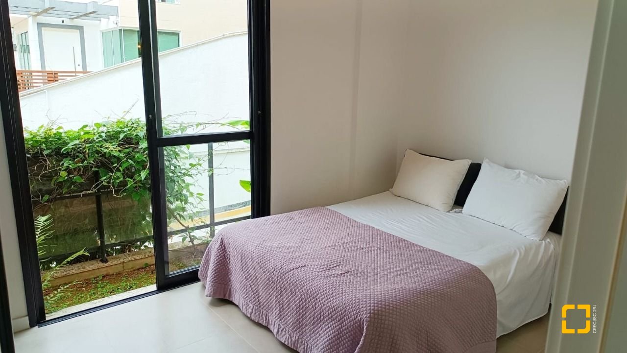 Apartamento com 103m², 3 quartos (sendo 1 suíte), 2 garagens, no bairro Lagoa da Conceição em Florianópolis