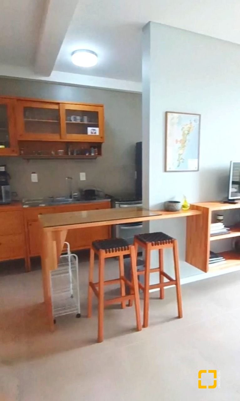 Apartamento com 103m², 3 quartos (sendo 1 suíte), 2 garagens, no bairro Lagoa da Conceição em Florianópolis