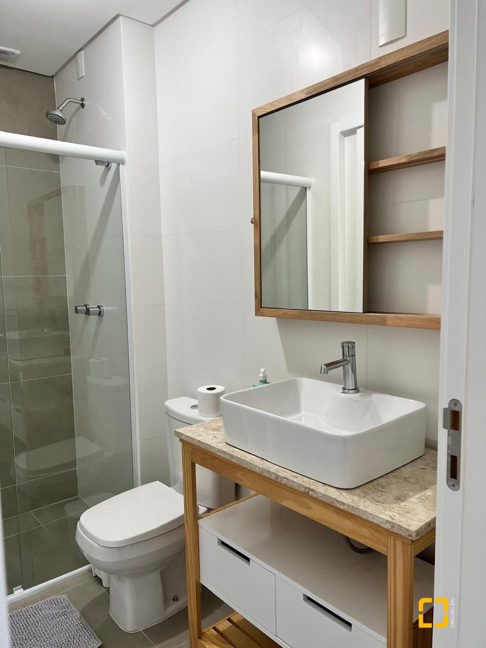 Apartamento com 103m², 3 quartos (sendo 1 suíte), 2 garagens, no bairro Lagoa da Conceição em Florianópolis