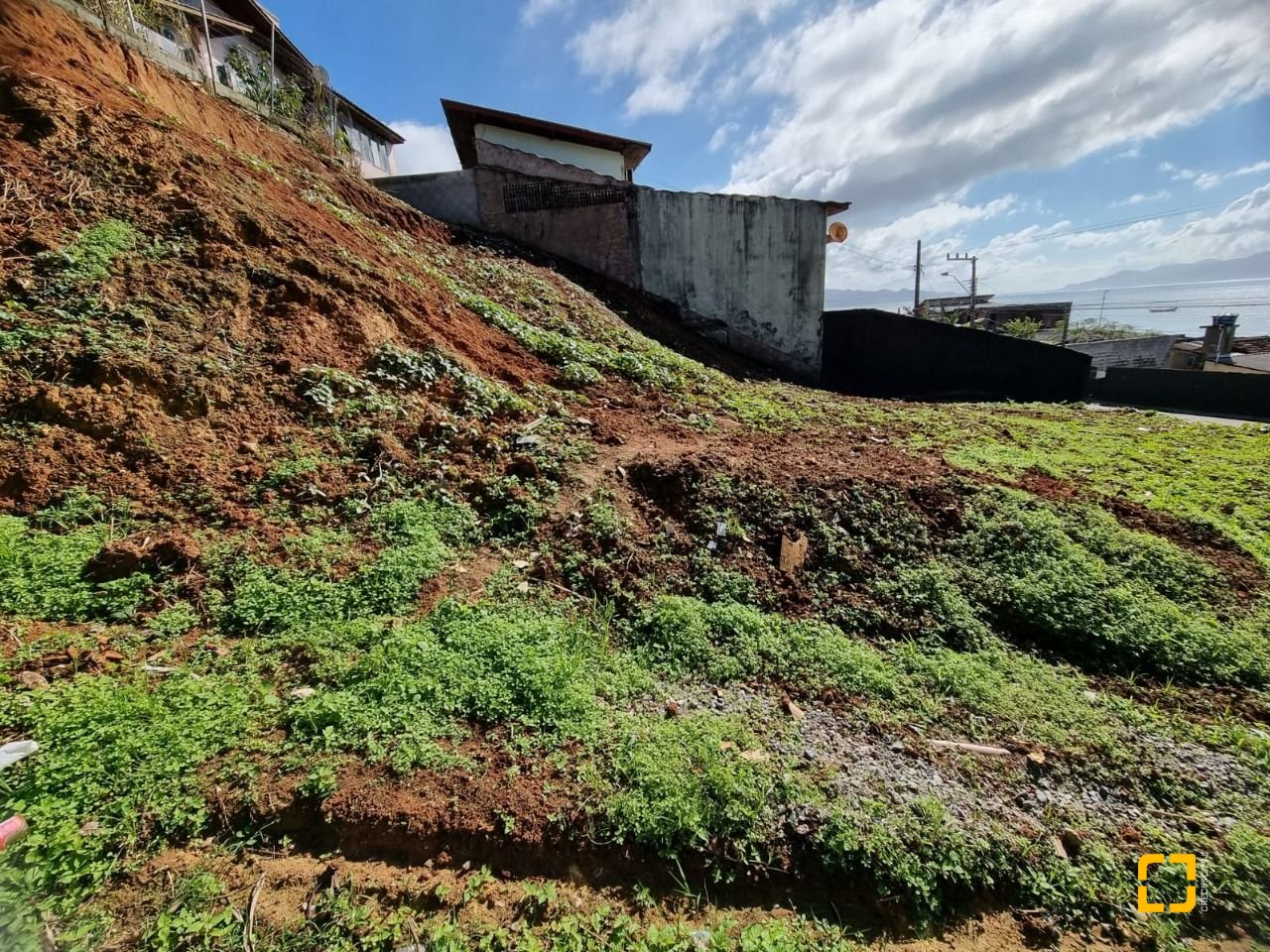 Terreno com 434m², no bairro Serraria em São José