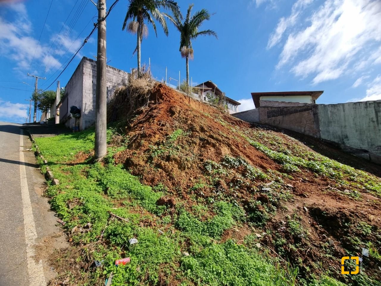 Terreno com 434m², no bairro Serraria em São José
