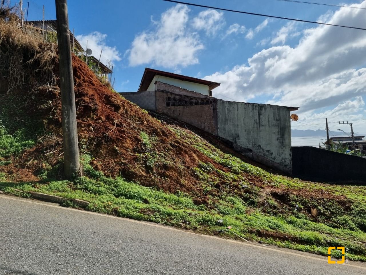 Terreno com 434m², no bairro Serraria em São José