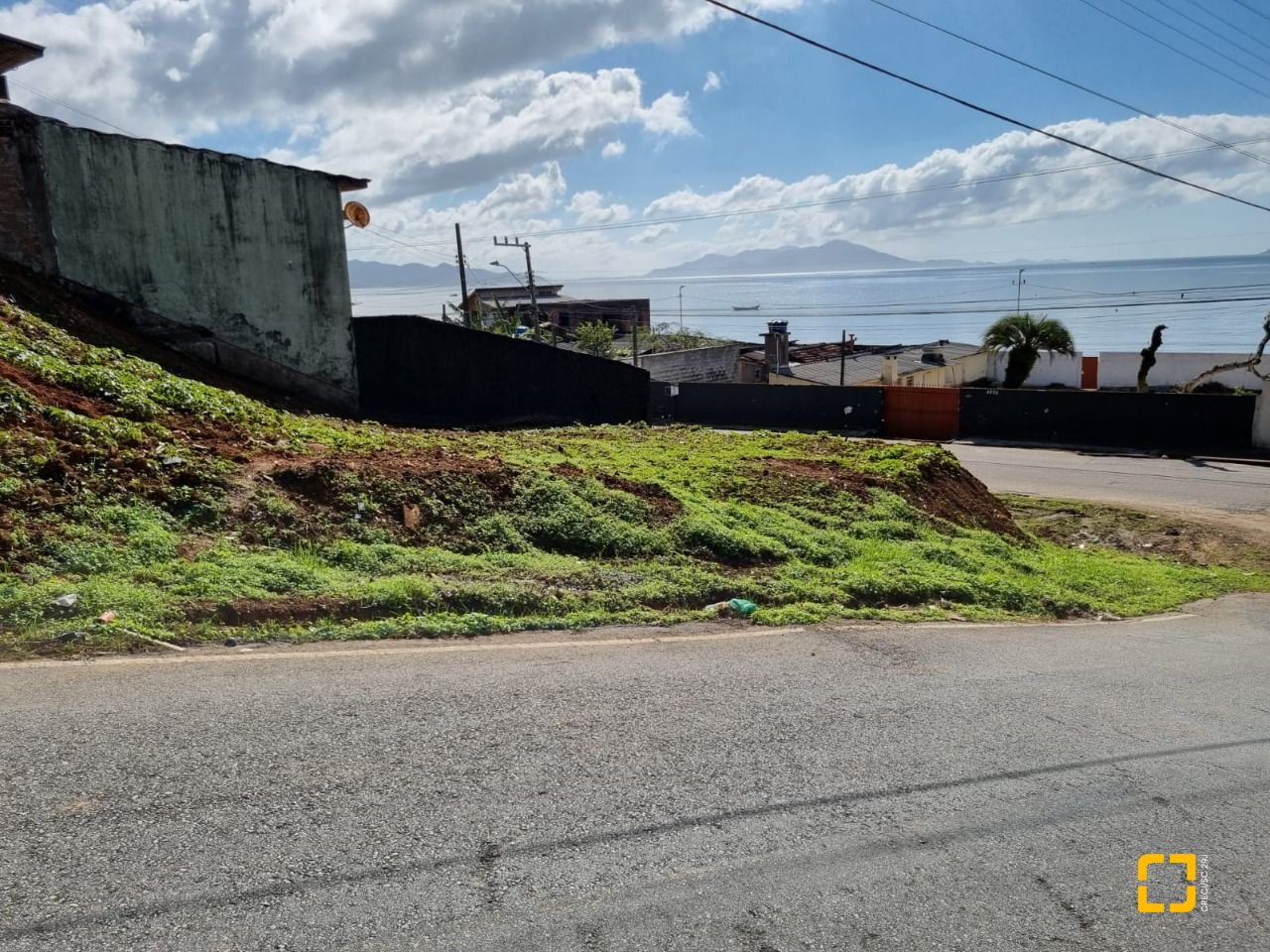 Terreno com 434m², no bairro Serraria em São José
