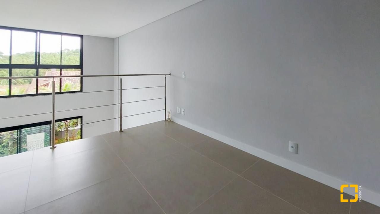 Loft com 57m², 1 quarto (sendo 1 suíte), 1 garagem, no bairro Lagoa da Conceição em Florianópolis