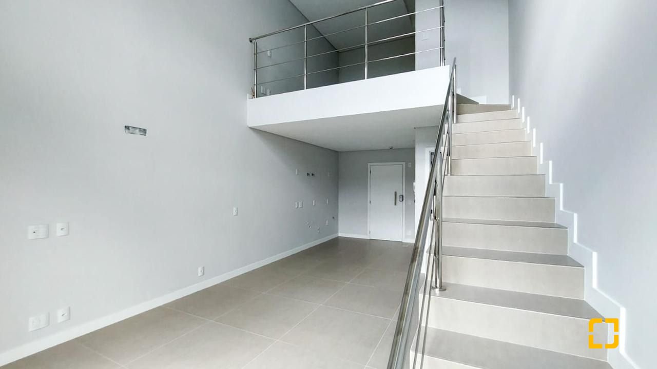Loft com 57m², 1 quarto (sendo 1 suíte), 1 garagem, no bairro Lagoa da Conceição em Florianópolis