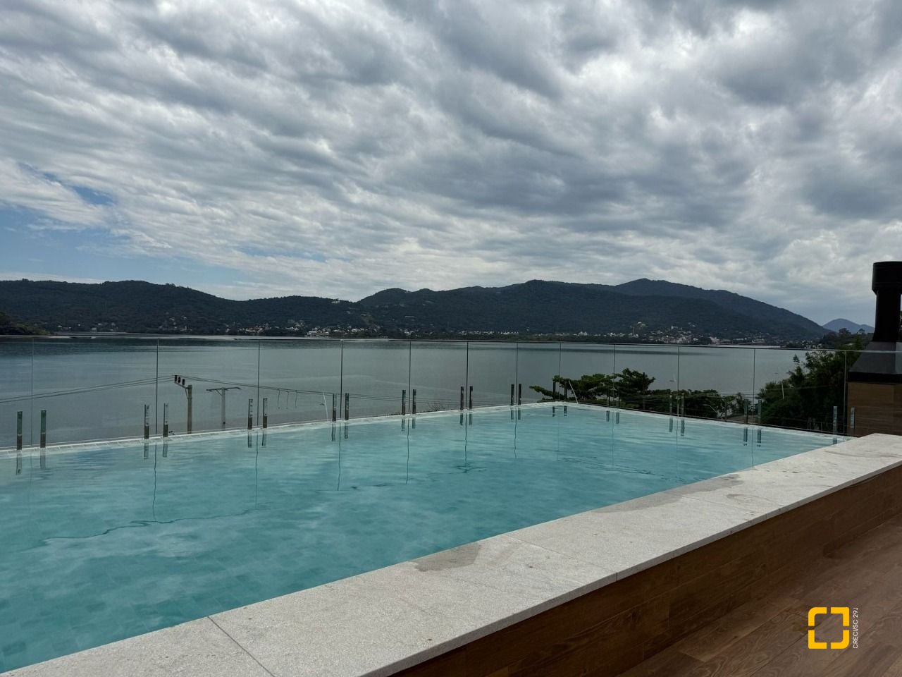 Loft com 57m², 1 quarto (sendo 1 suíte), 1 garagem, no bairro Lagoa da Conceição em Florianópolis