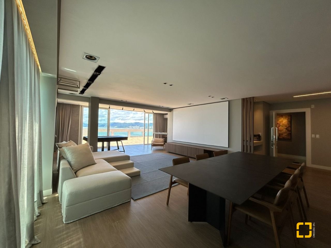 Cobertura com 289m², 3 quartos (sendo 3 suítes), 4 garagens, no bairro Estreito em Florianópolis