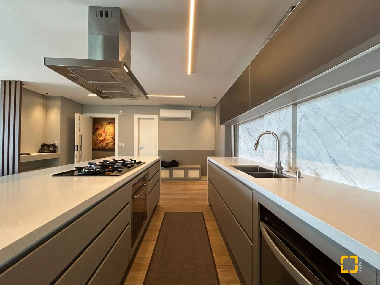 Cobertura com 289m², 3 quartos (sendo 3 suítes), 4 garagens, no bairro Estreito em Florianópolis