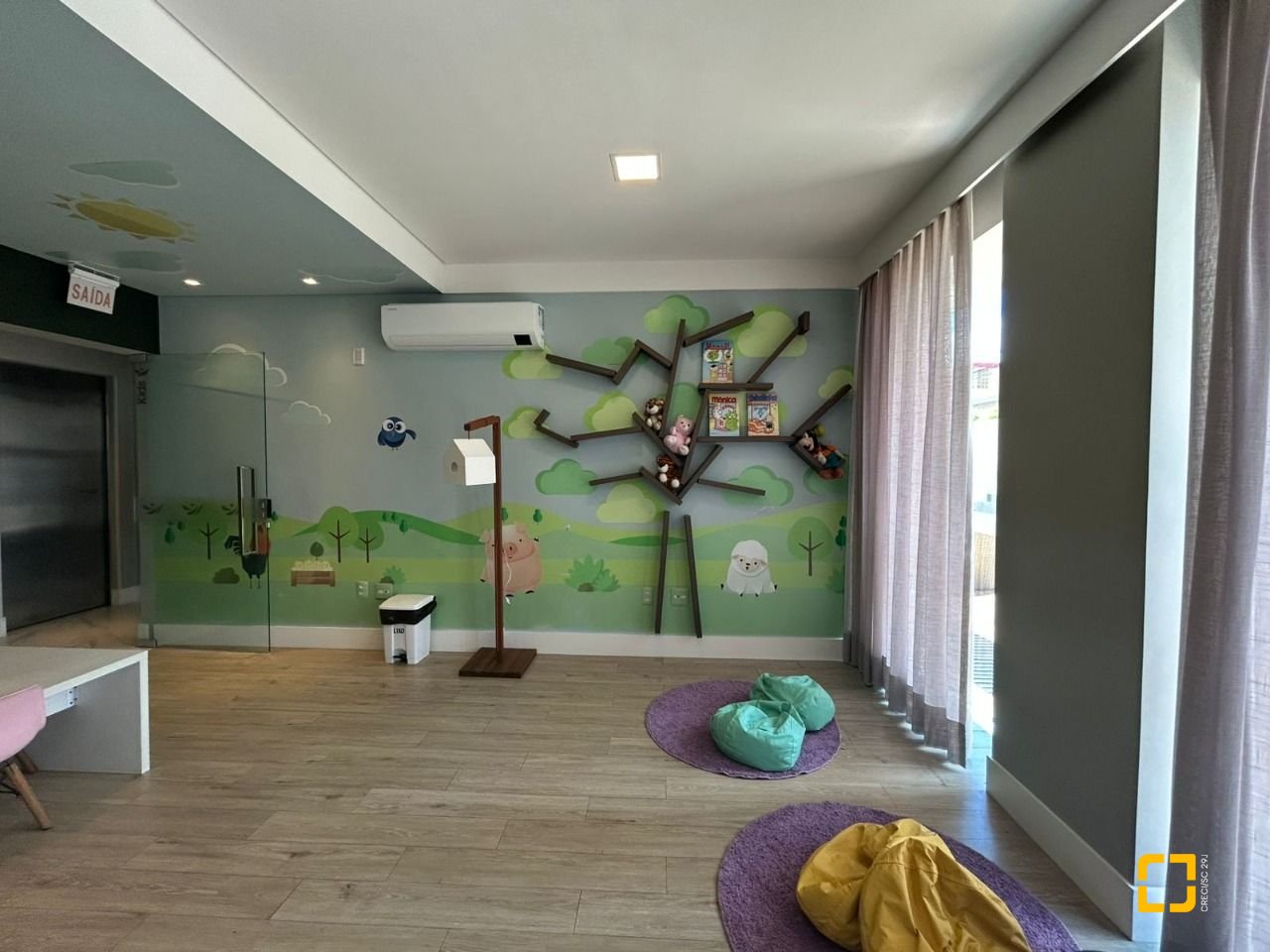 Cobertura com 289m², 3 quartos (sendo 3 suítes), 4 garagens, no bairro Estreito em Florianópolis
