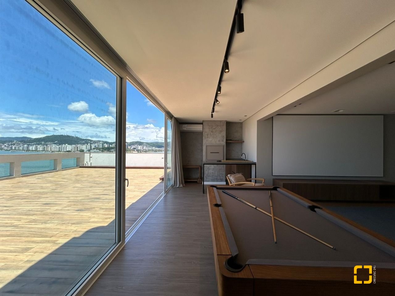 Cobertura com 289m², 3 quartos (sendo 3 suítes), 4 garagens, no bairro Estreito em Florianópolis