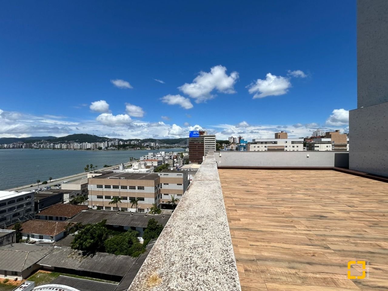 Cobertura com 289m², 3 quartos (sendo 3 suítes), 4 garagens, no bairro Estreito em Florianópolis