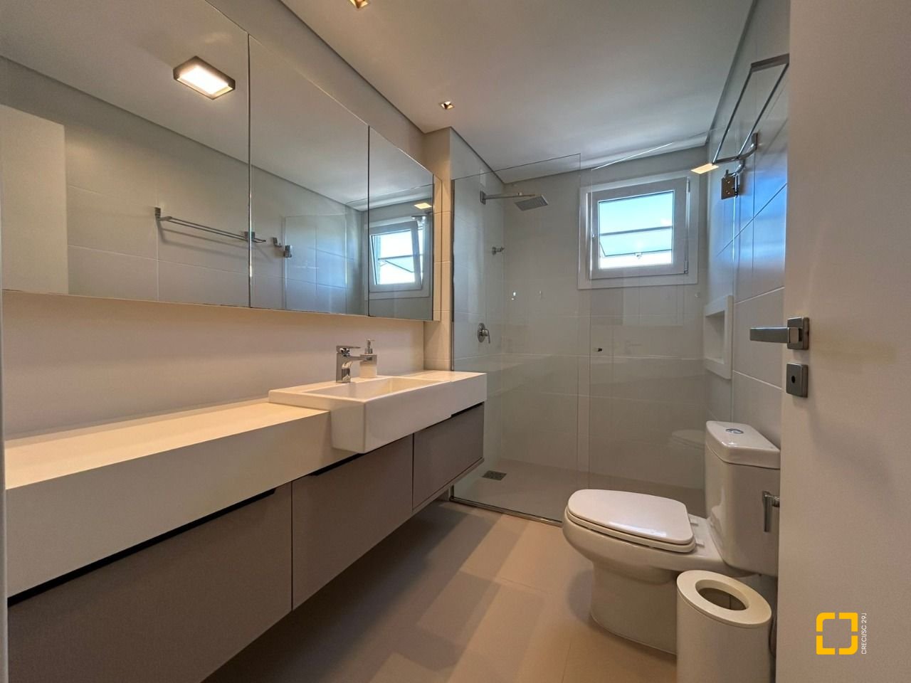 Cobertura com 289m², 3 quartos (sendo 3 suítes), 4 garagens, no bairro Estreito em Florianópolis