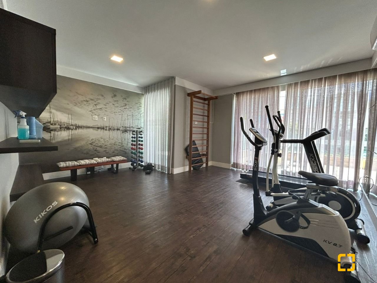 Cobertura com 289m², 3 quartos (sendo 3 suítes), 4 garagens, no bairro Estreito em Florianópolis