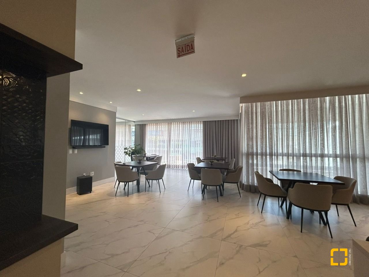 Cobertura com 289m², 3 quartos (sendo 3 suítes), 4 garagens, no bairro Estreito em Florianópolis