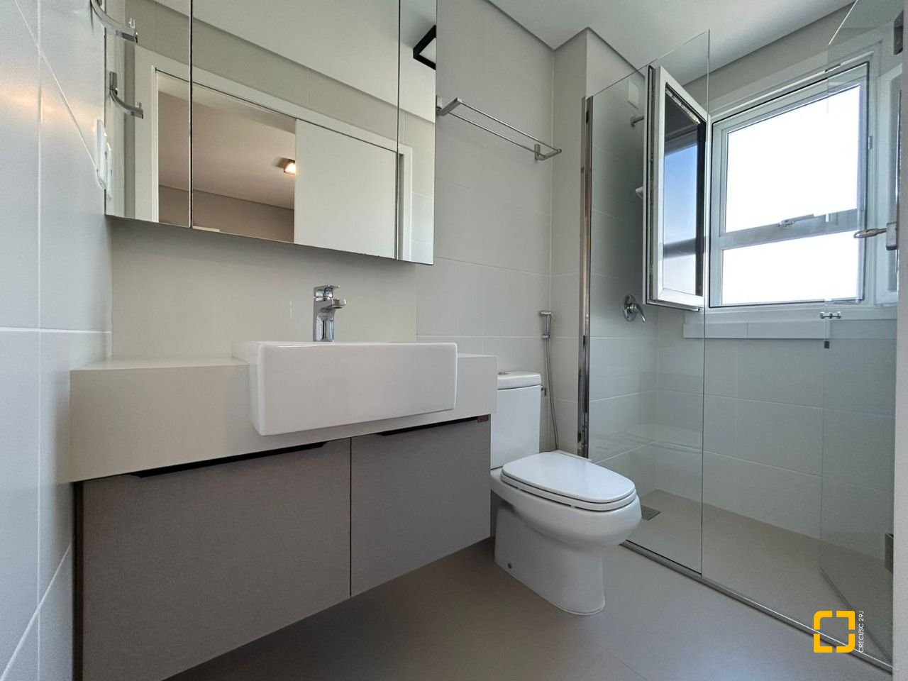 Cobertura com 289m², 3 quartos (sendo 3 suítes), 4 garagens, no bairro Estreito em Florianópolis