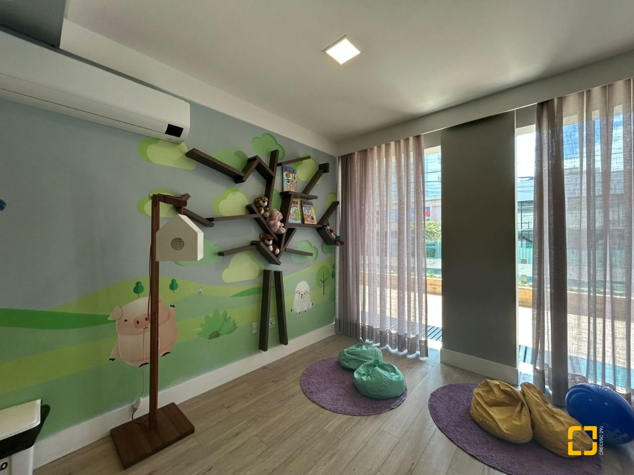 Cobertura com 289m², 3 quartos (sendo 3 suítes), 4 garagens, no bairro Estreito em Florianópolis