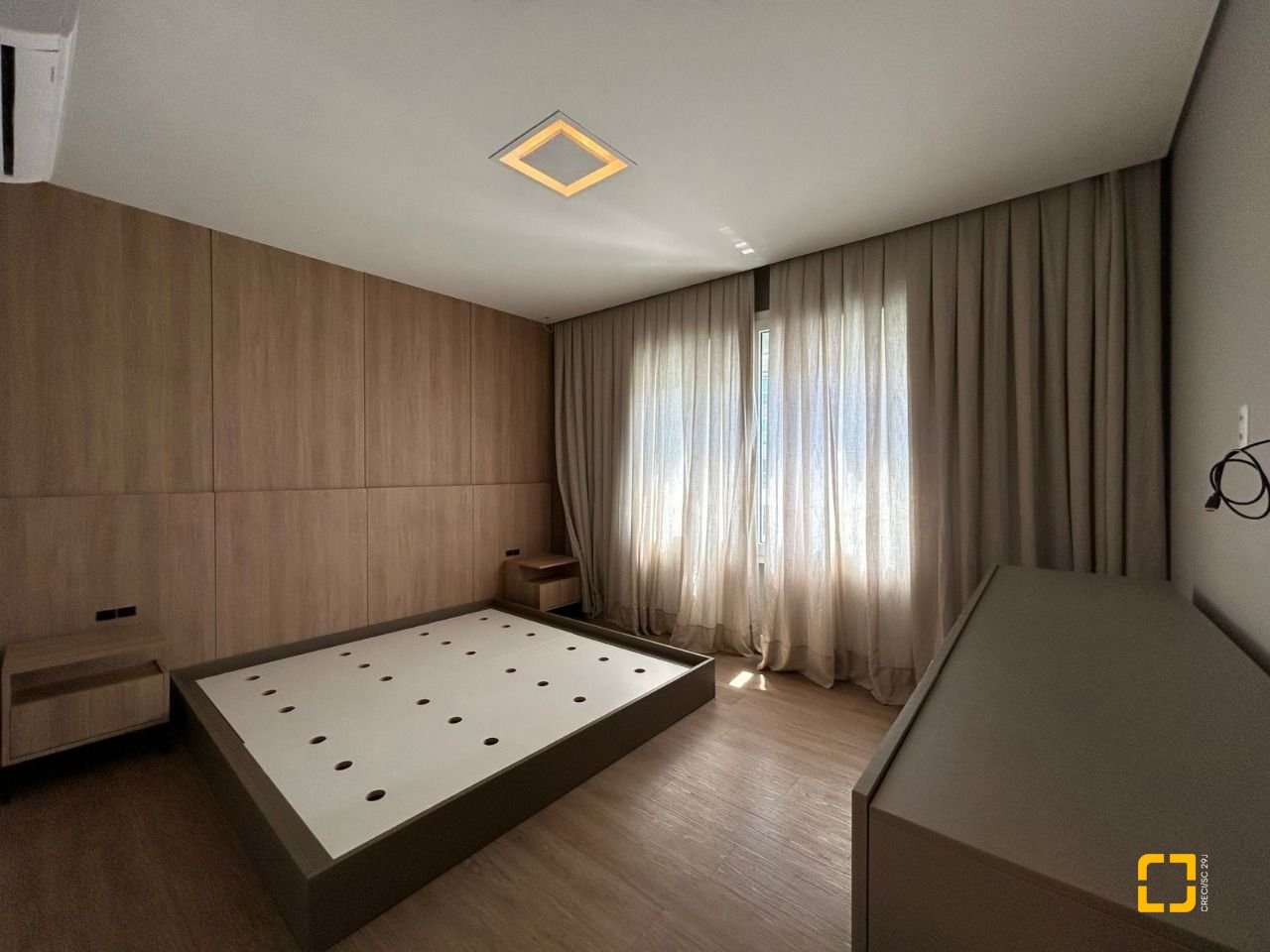 Cobertura com 289m², 3 quartos (sendo 3 suítes), 4 garagens, no bairro Estreito em Florianópolis
