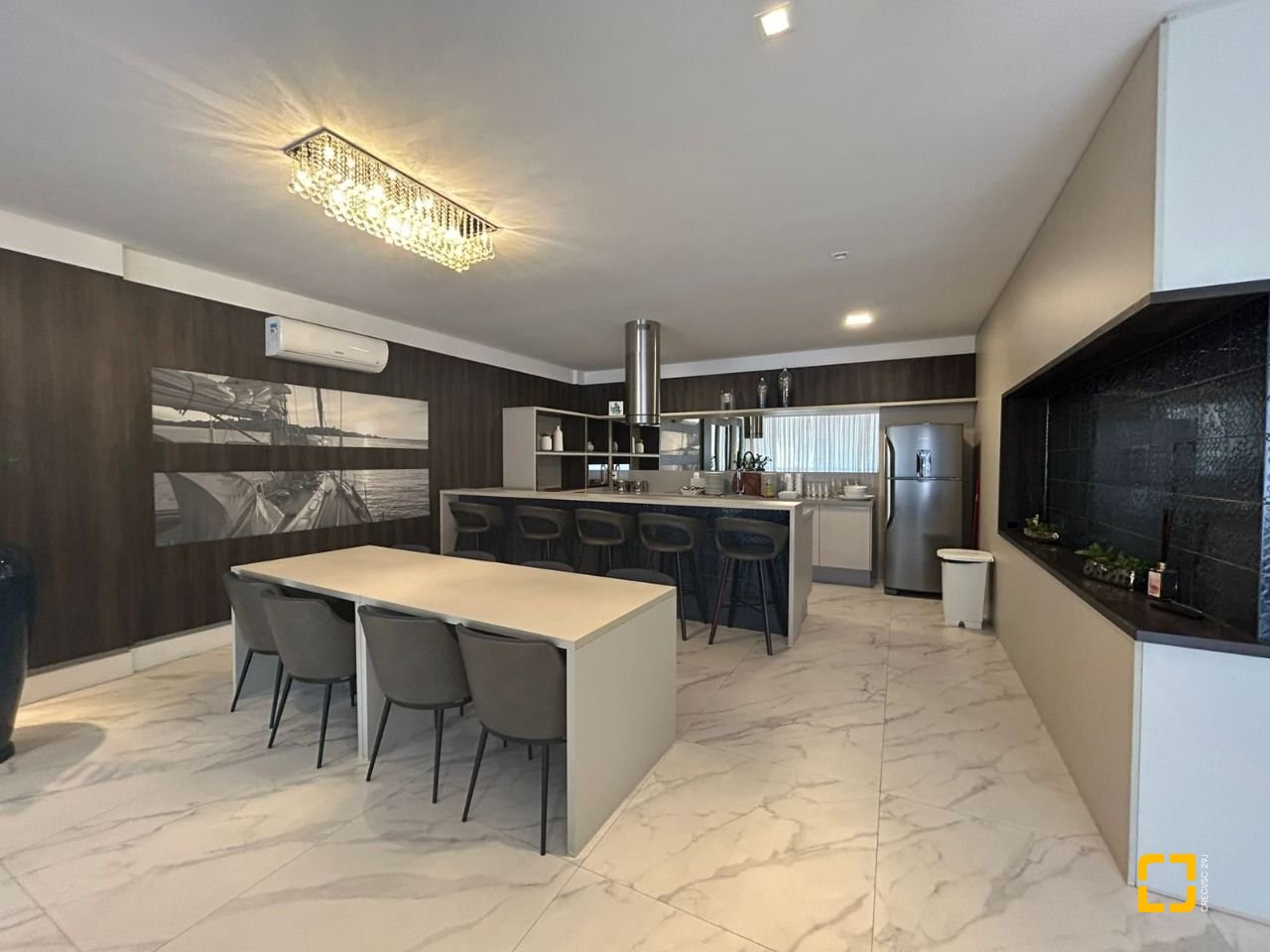 Cobertura com 289m², 3 quartos (sendo 3 suítes), 4 garagens, no bairro Estreito em Florianópolis