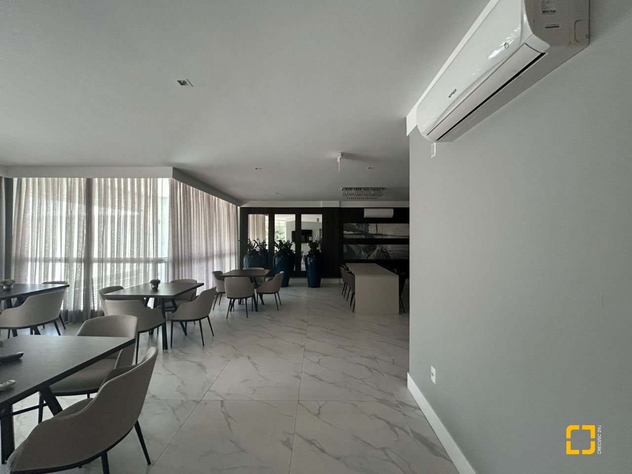 Cobertura com 289m², 3 quartos (sendo 3 suítes), 4 garagens, no bairro Estreito em Florianópolis