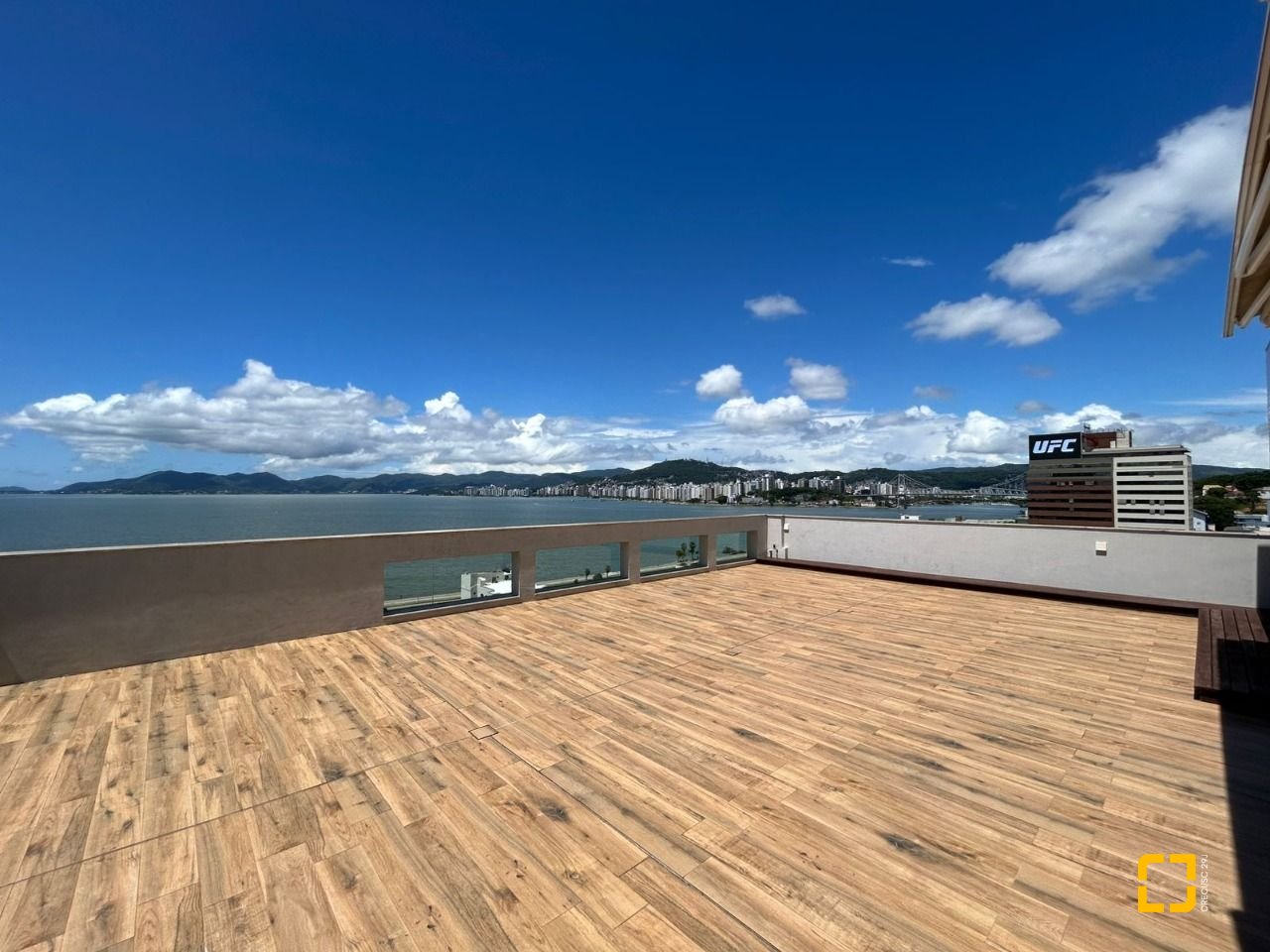 Cobertura com 289m², 3 quartos (sendo 3 suítes), 4 garagens, no bairro Estreito em Florianópolis