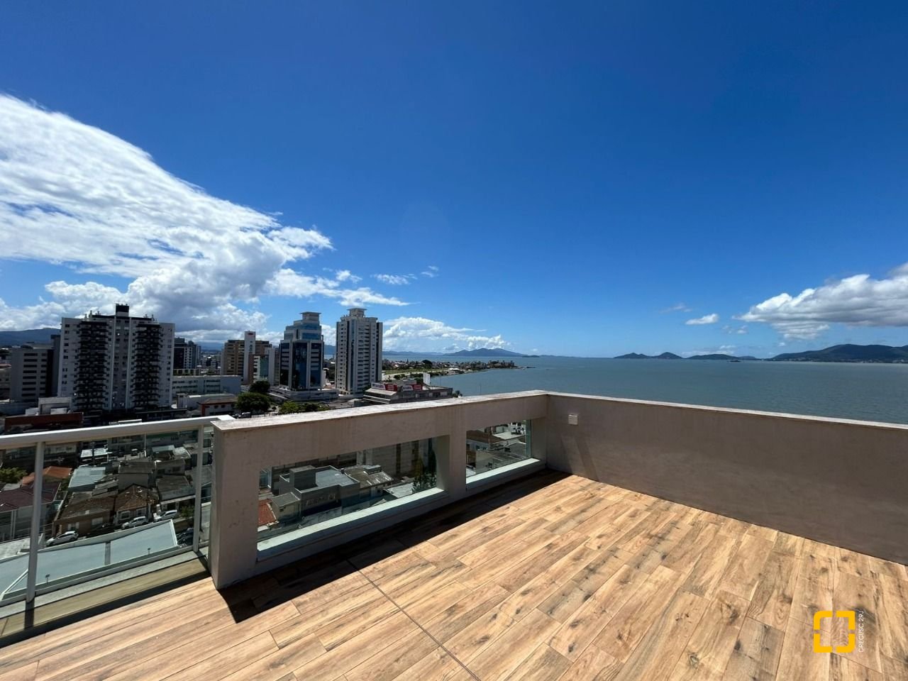 Cobertura com 289m², 3 quartos (sendo 3 suítes), 4 garagens, no bairro Estreito em Florianópolis