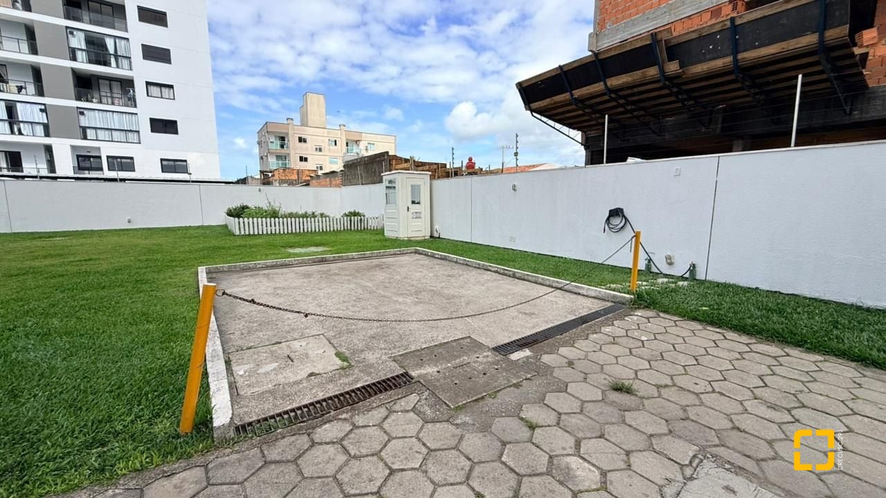 Apartamento com 63m², 2 quartos (sendo 1 suíte), 1 garagem, no bairro Areias em São José