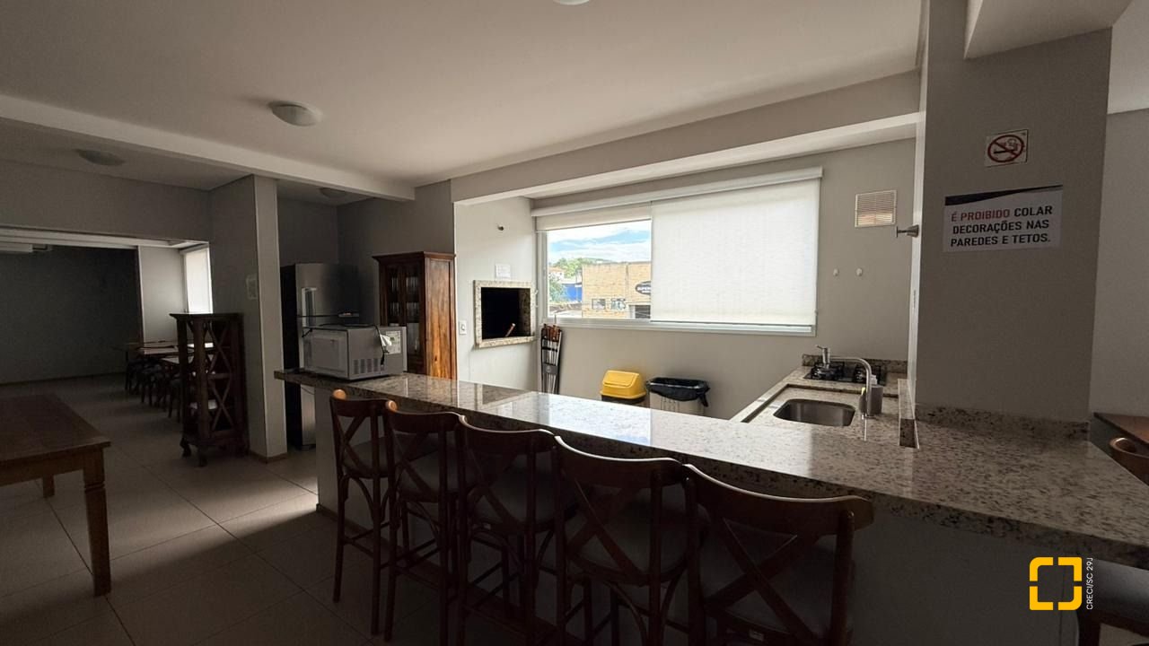 Apartamento com 63m², 2 quartos (sendo 1 suíte), 1 garagem, no bairro Areias em São José